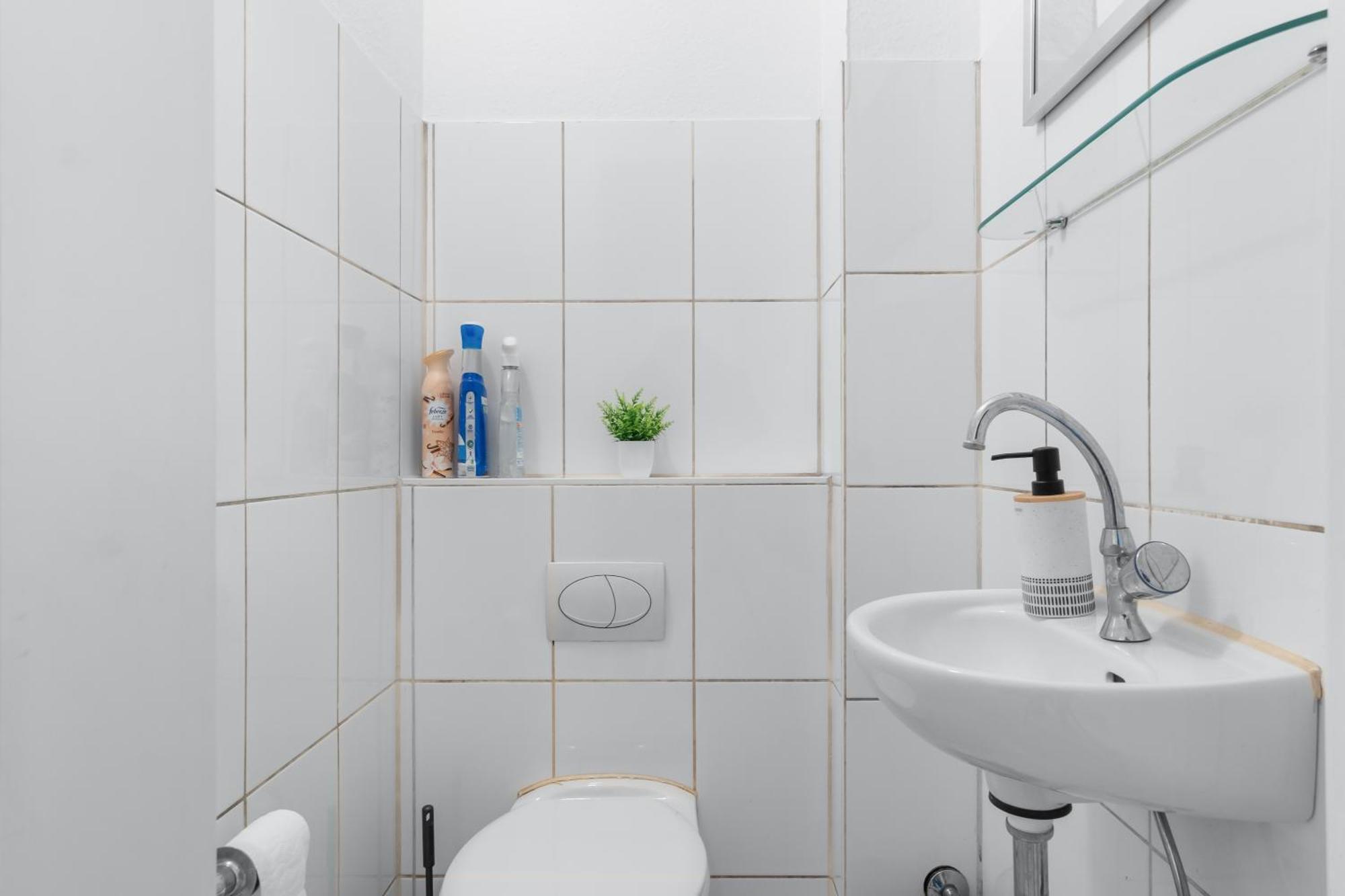 Tolles Design, Hochwertig, Vollausstattung, 3 Zimmer, Grosses Bad & Gaeste-Wc, Grosse Kueche, 3 X Smart Tv, 11 Min Zum Hbf Duisburg Exterior photo