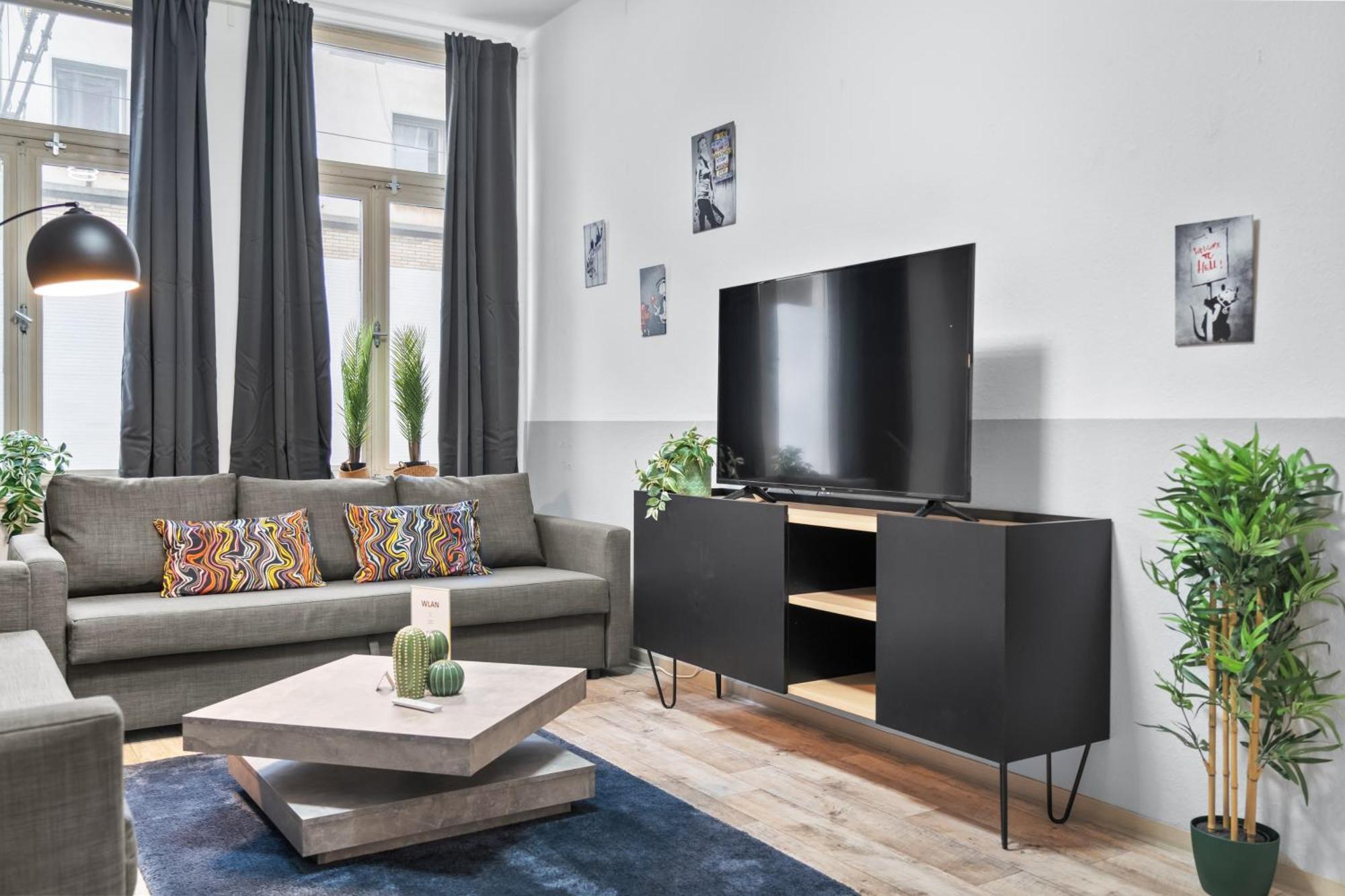 Tolles Design, Hochwertig, Vollausstattung, 3 Zimmer, Grosses Bad & Gaeste-Wc, Grosse Kueche, 3 X Smart Tv, 11 Min Zum Hbf Duisburg Exterior photo