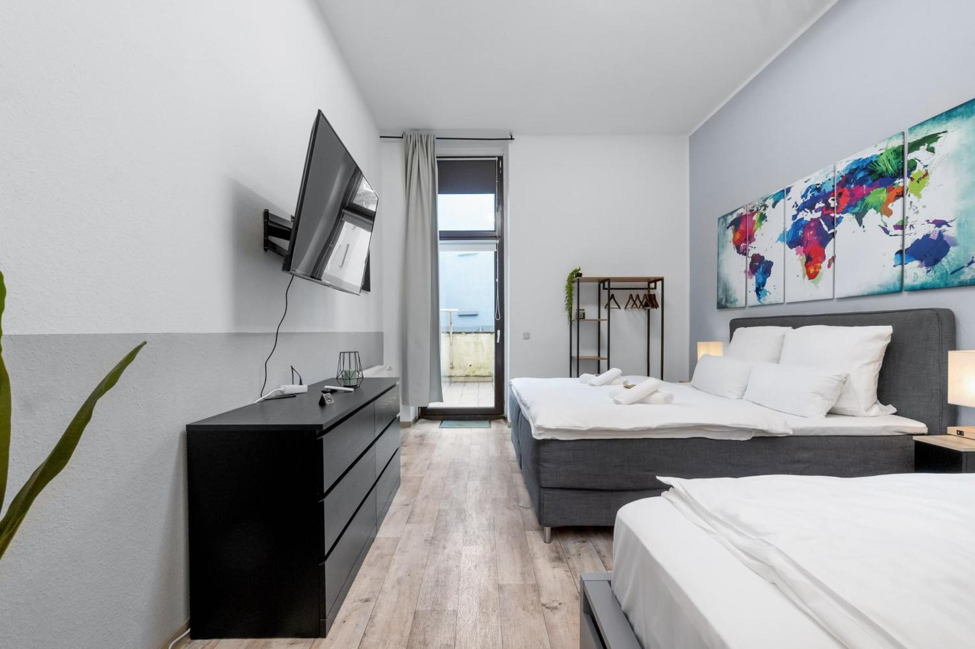 Tolles Design, Hochwertig, Vollausstattung, 3 Zimmer, Grosses Bad & Gaeste-Wc, Grosse Kueche, 3 X Smart Tv, 11 Min Zum Hbf Duisburg Exterior photo