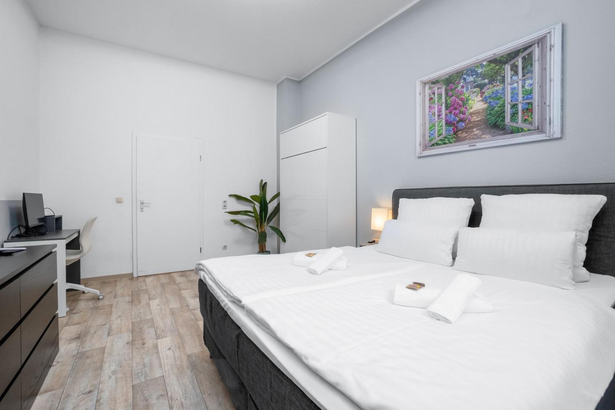 Tolles Design, Hochwertig, Vollausstattung, 3 Zimmer, Grosses Bad & Gaeste-Wc, Grosse Kueche, 3 X Smart Tv, 11 Min Zum Hbf Duisburg Exterior photo