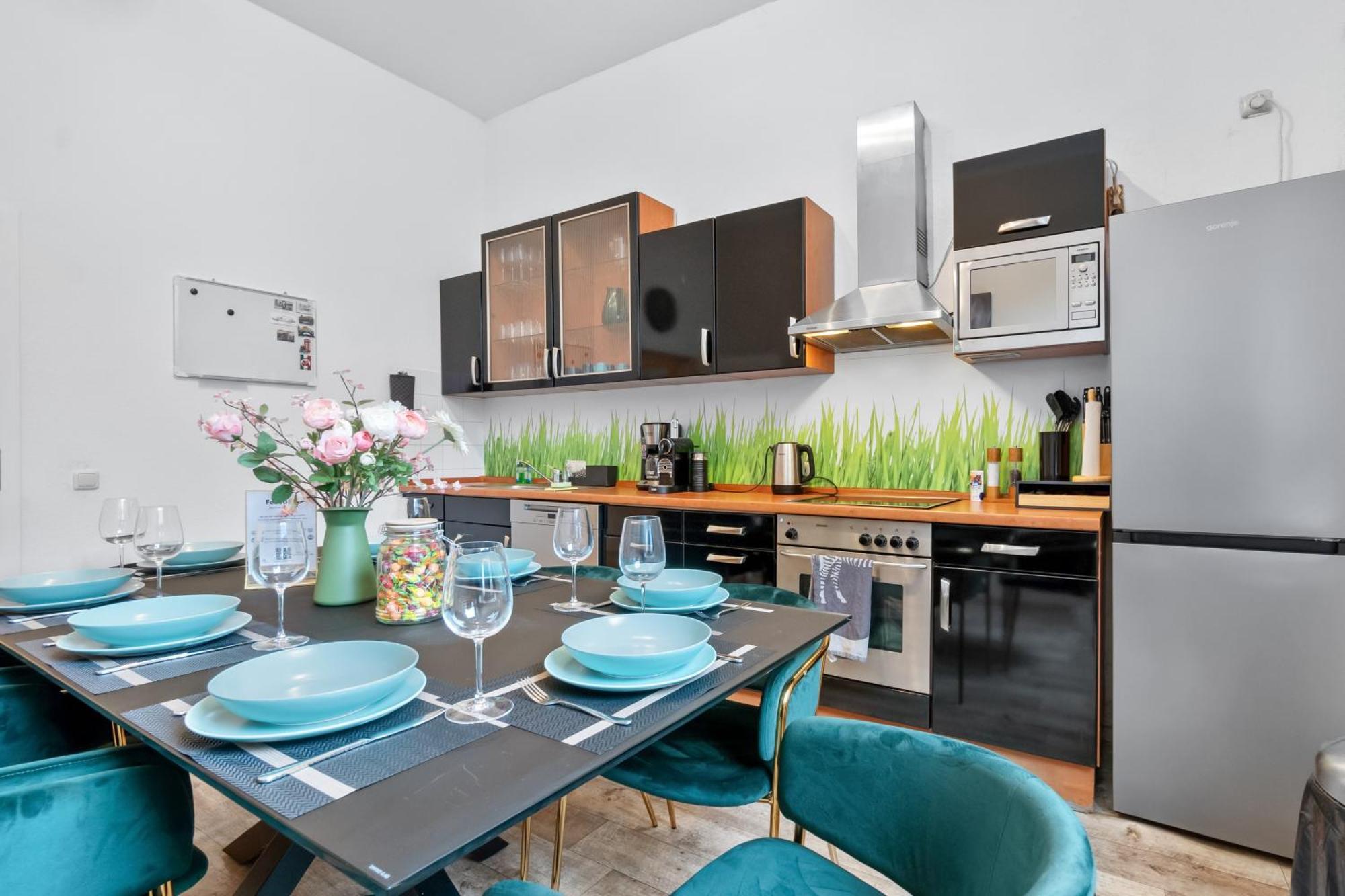 Tolles Design, Hochwertig, Vollausstattung, 3 Zimmer, Grosses Bad & Gaeste-Wc, Grosse Kueche, 3 X Smart Tv, 11 Min Zum Hbf Duisburg Exterior photo